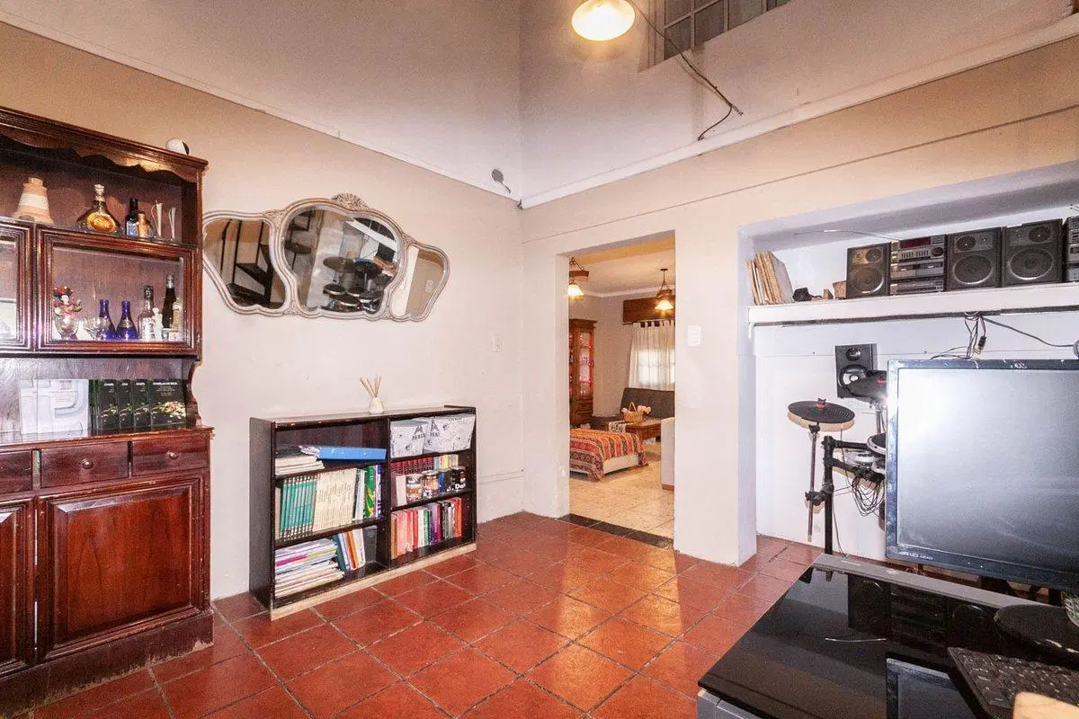 Casa 5 amb con garage, salon educativo, depto 2amb 8