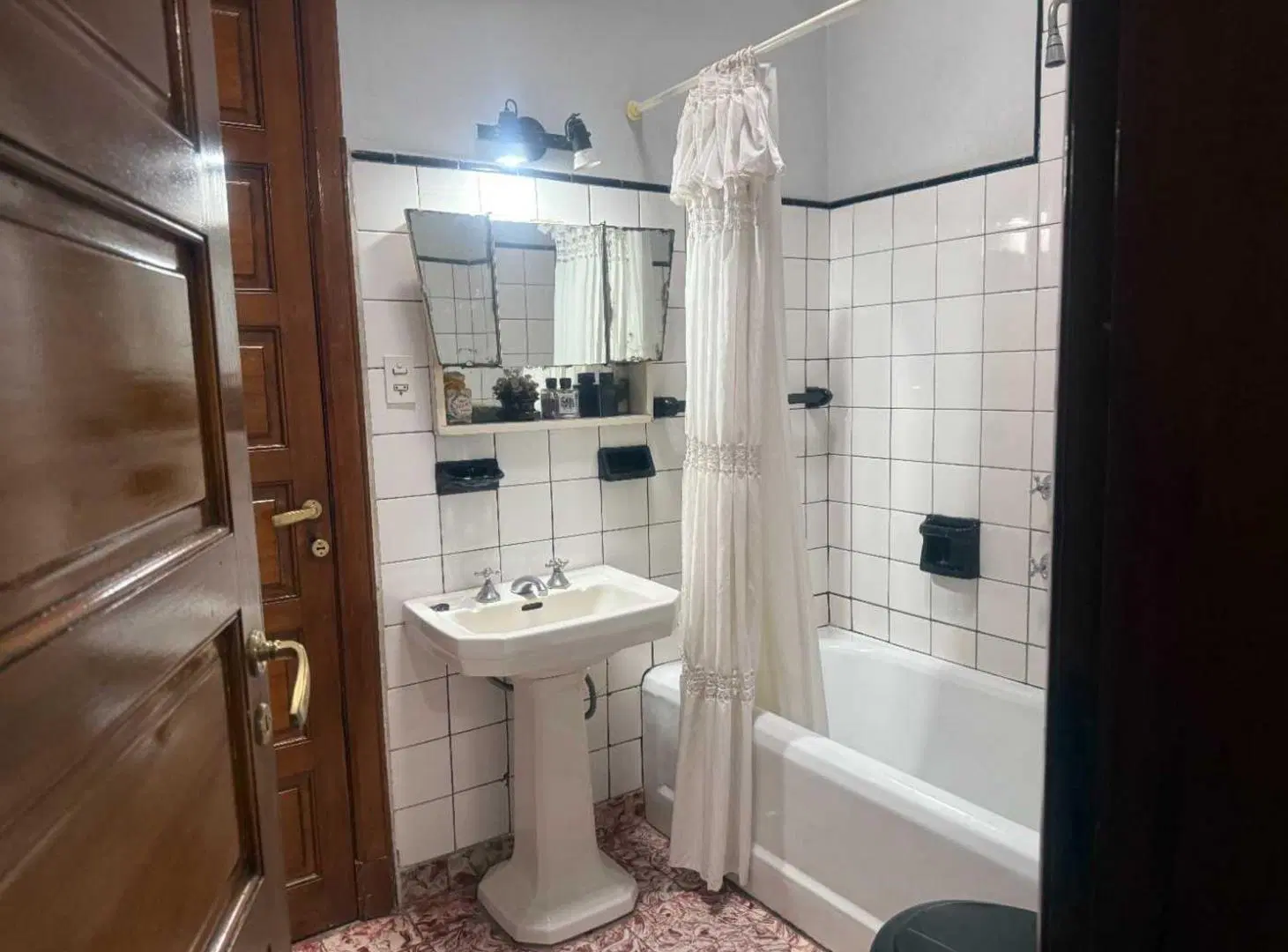 VENTA CASA 4 AMBIENTES CON COCHERA Y PATIO LANUS 2