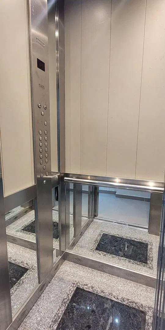 Amplio monoambiente con balcón al frente. Lanusita 5