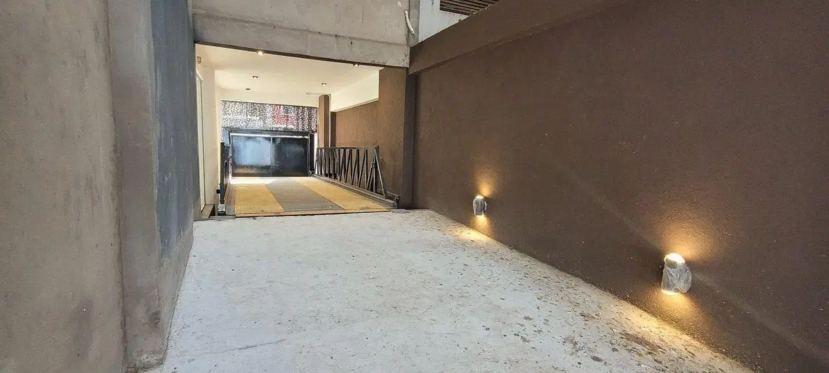 Amplio monoambiente con balcón al frente. Lanusita 3