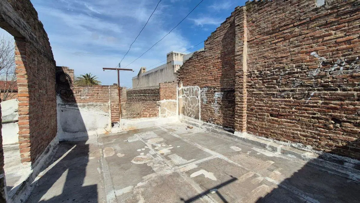 LOTE 559 m² + CASA + GALPÓN VALENTÍN ALSINA 5