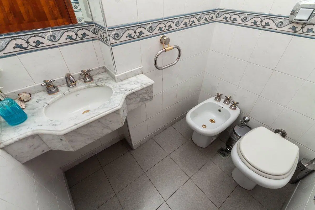 HERMOSO CHALET DE 5 AMB. EN LANUSITA 4