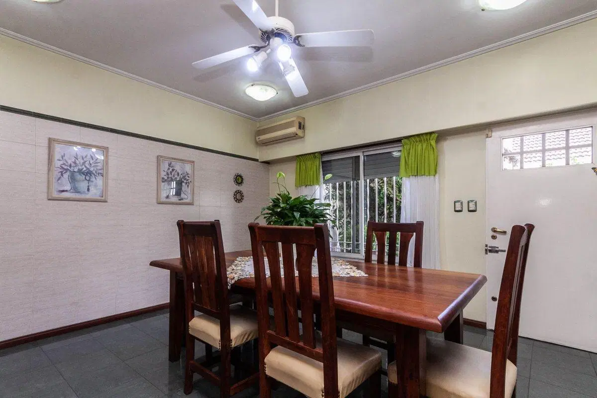 HERMOSO CHALET DE 5 AMB. EN LANUSITA 8