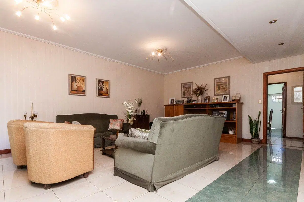 HERMOSO CHALET DE 5 AMB. EN LANUSITA 2