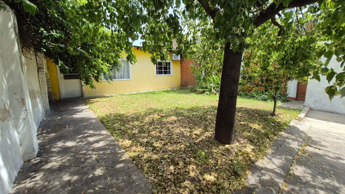 Casa 3 amb parque, quincho, piscina. Lanús Este
