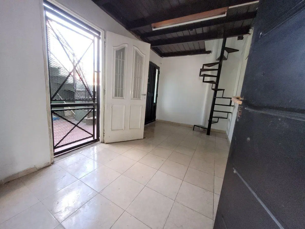 VENTA PH 4 AMBIENTES AL FRENTE CON PATIO LANUS 5