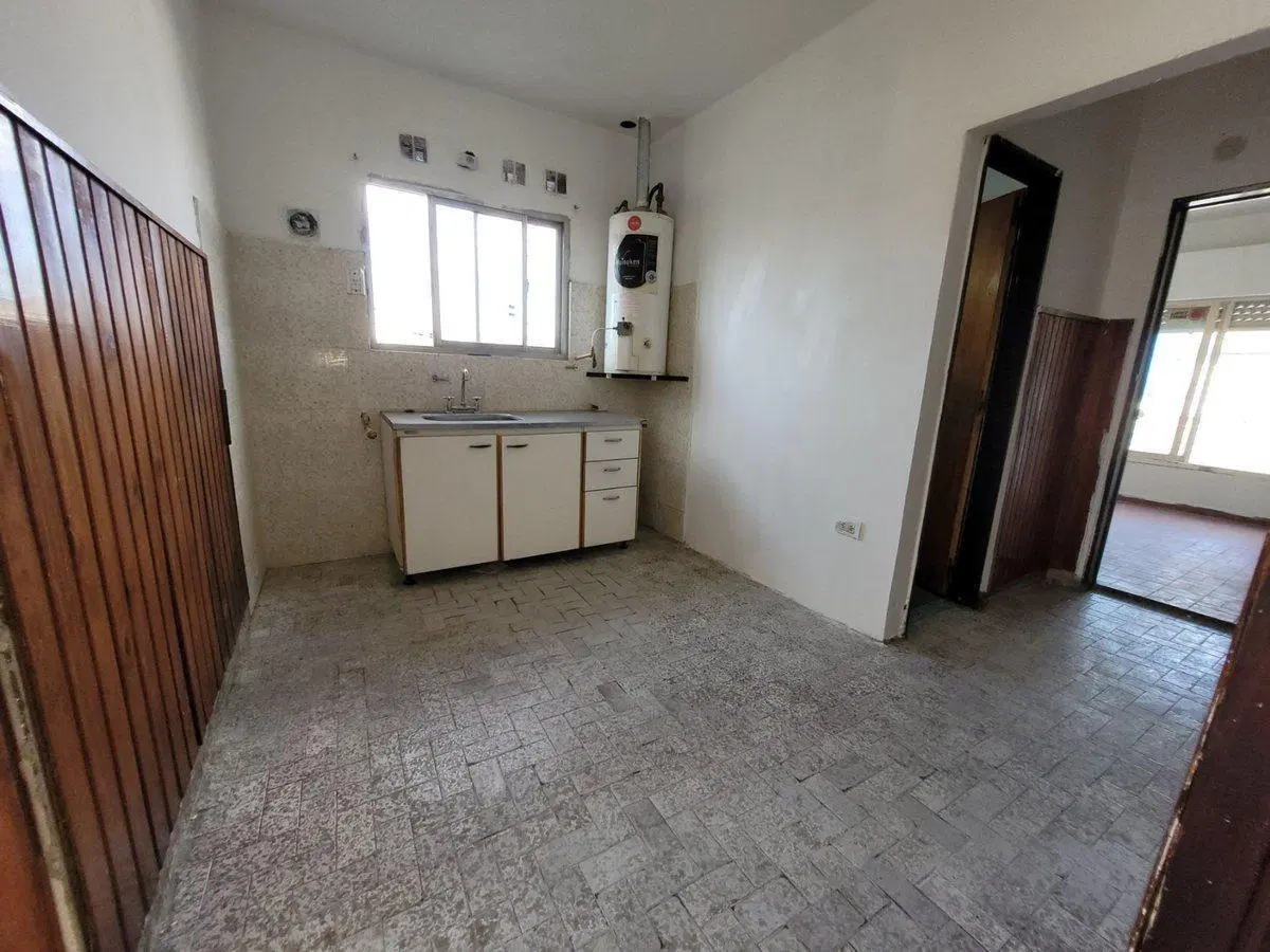 VENTA PH 4 AMBIENTES AL FRENTE CON PATIO LANUS 3