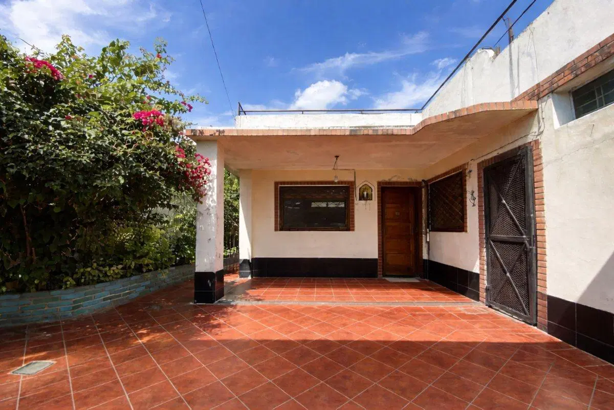 CASA 3 AMB CON PATIO, LAVADERO Y COCHERA + LOCAL! 2