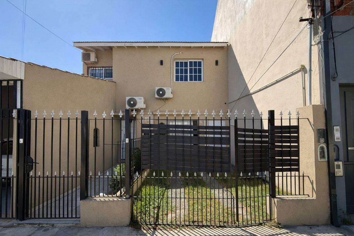 DUPLEX 3 AMB C/COCHERA, JARDIN Y LAVADERO