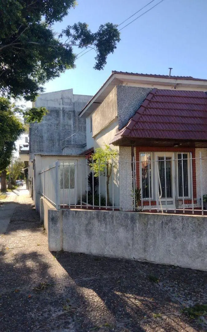 CASA EN VENTA IDEAL PARA 2 FLIAS, SUIPACHA AL 2900 3