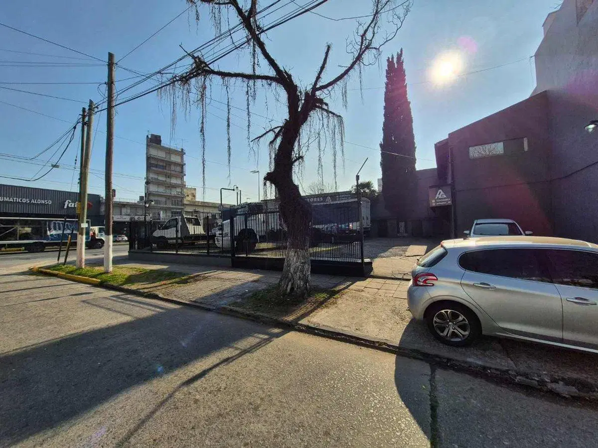 LOCAL+LOTE ESQUINA de 450 m2 - LANUS OESTE - FOT 3 4