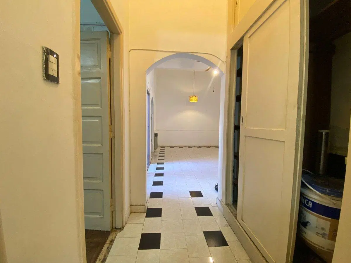 VENTA Depto  2 Amb con Patio  Av.  H. Yrigoyen 2