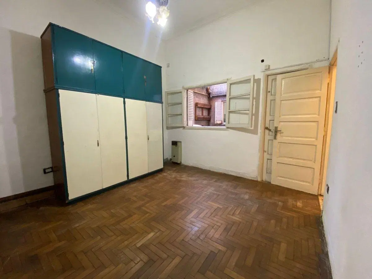 VENTA Depto  2 Amb con Patio  Av.  H. Yrigoyen 4