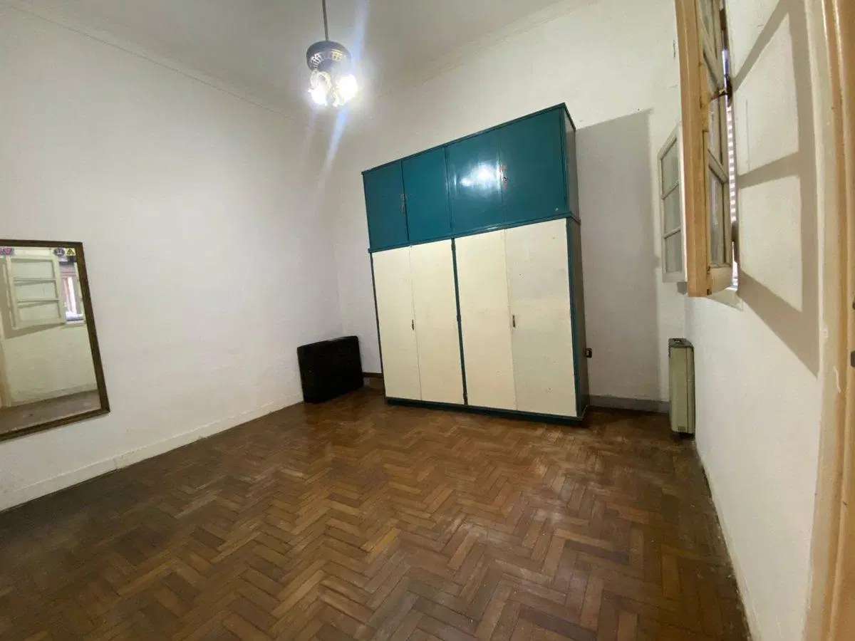 VENTA Depto  2 Amb con Patio  Av.  H. Yrigoyen 5