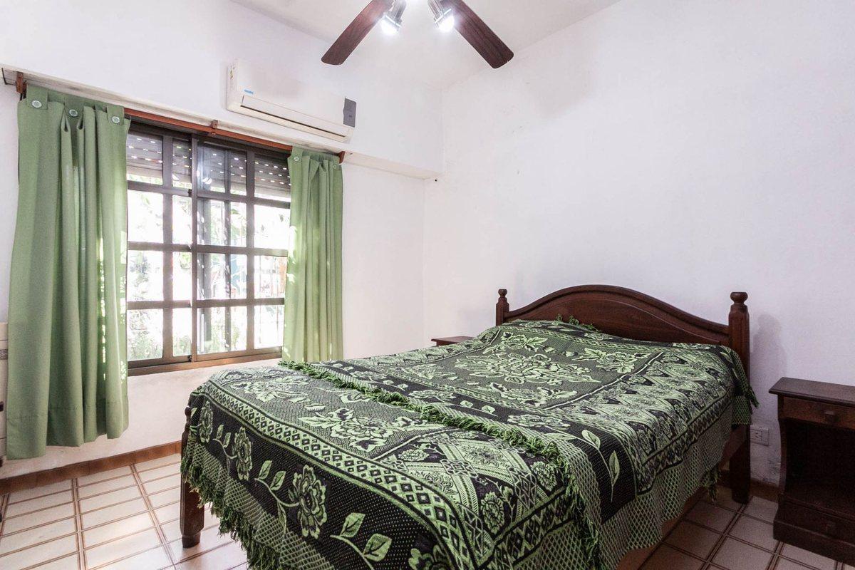 Casa de 3 amb en venta c/quincho, cochera y patio