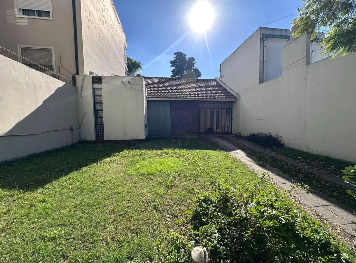 Casa 3 ambientes con hermoso parque 2