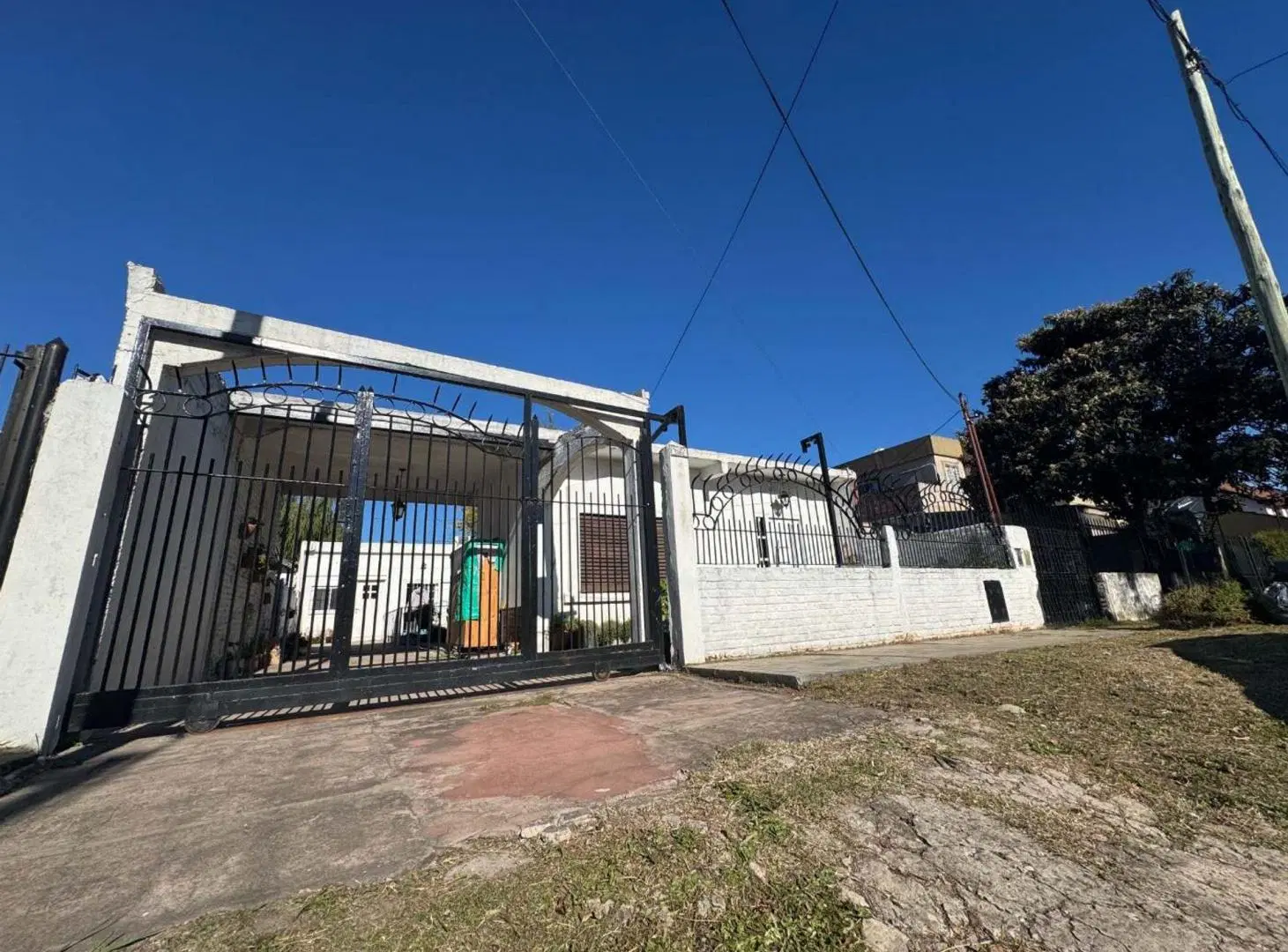 Casa y Dpto - 3 Amb c/ Pileta Burzaco 3