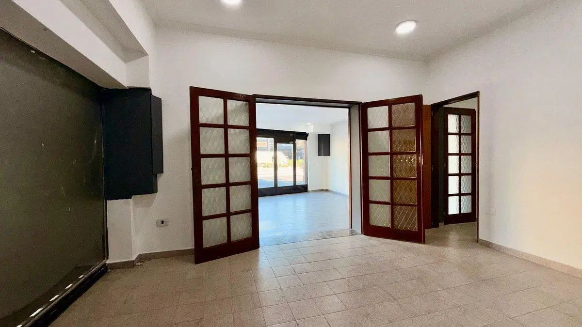 Local en esquina Av. H. Yrigoyen 2602, Gerli-Lanús 3