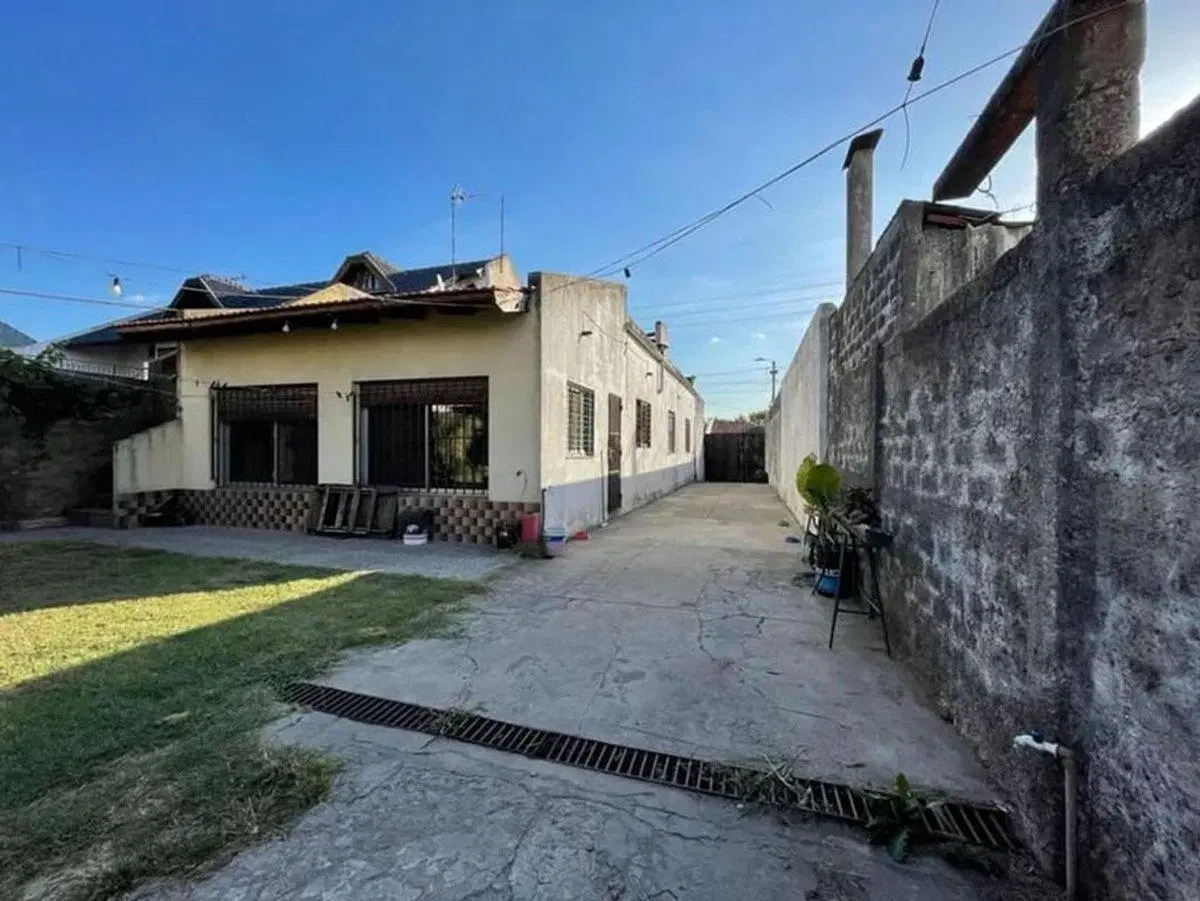 CASA VENTA 4AMB.GRAN FONDO.QUINCHO.TEMPERLEY!! 4