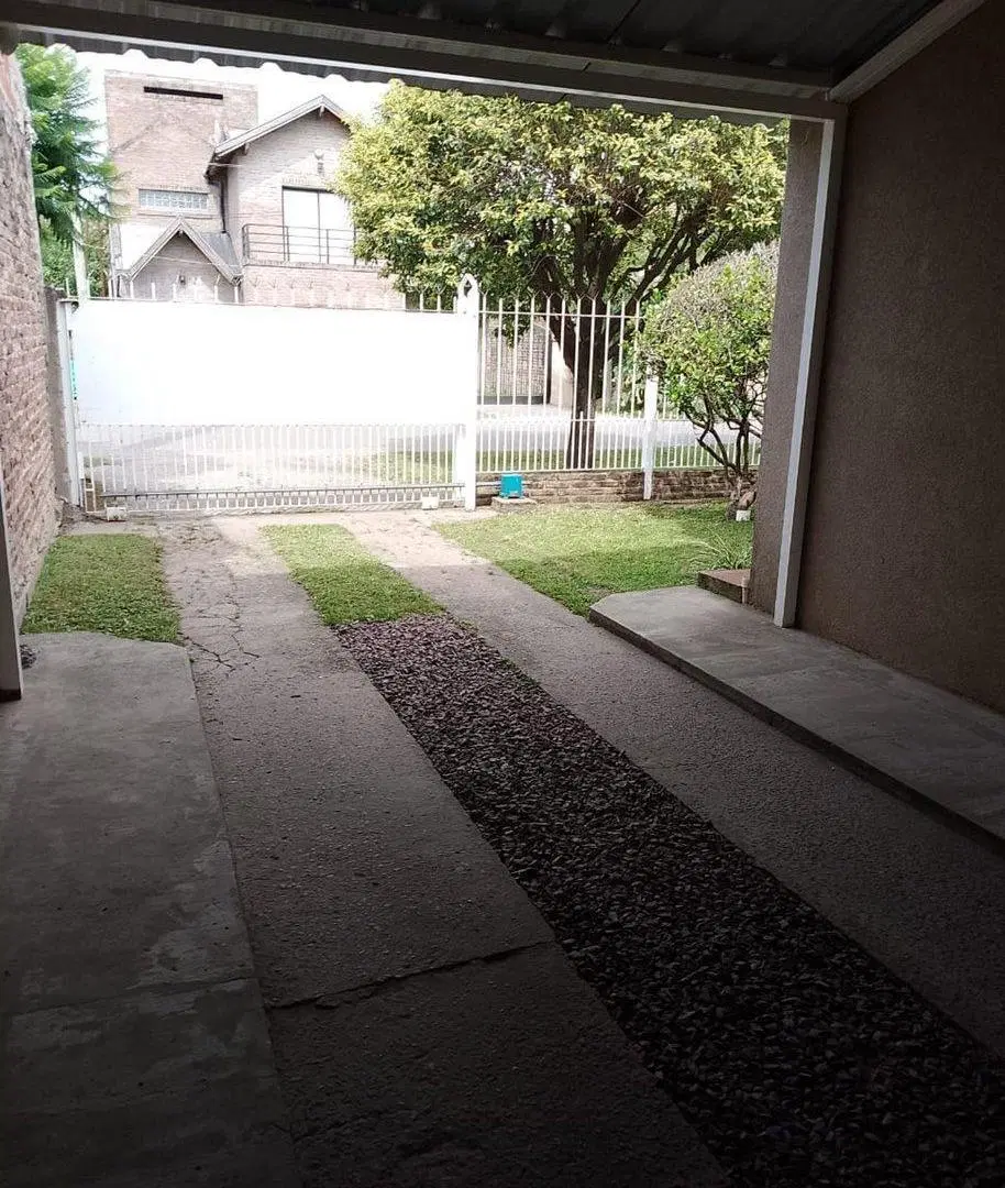 VIVIENDA MULTIFAMILIAR EN CLAYPOLE - GRAN TERRENO 3