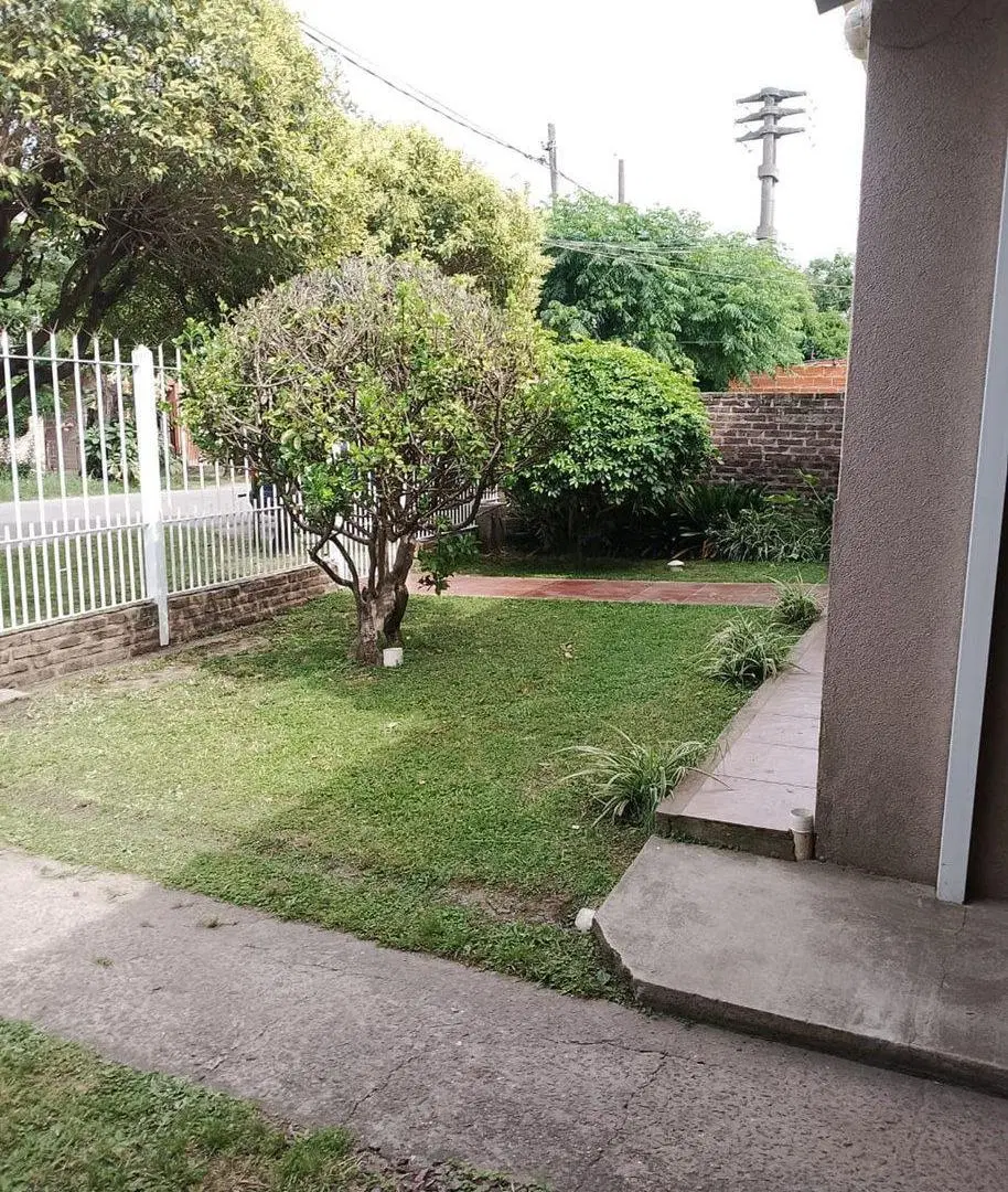 VIVIENDA MULTIFAMILIAR EN CLAYPOLE - GRAN TERRENO 8