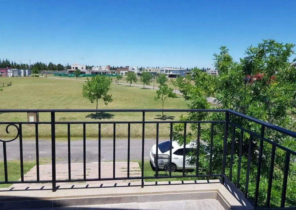 VENTA DE CASA EN BARRIO CRUZ DEL SUR SAN VICENTE 5