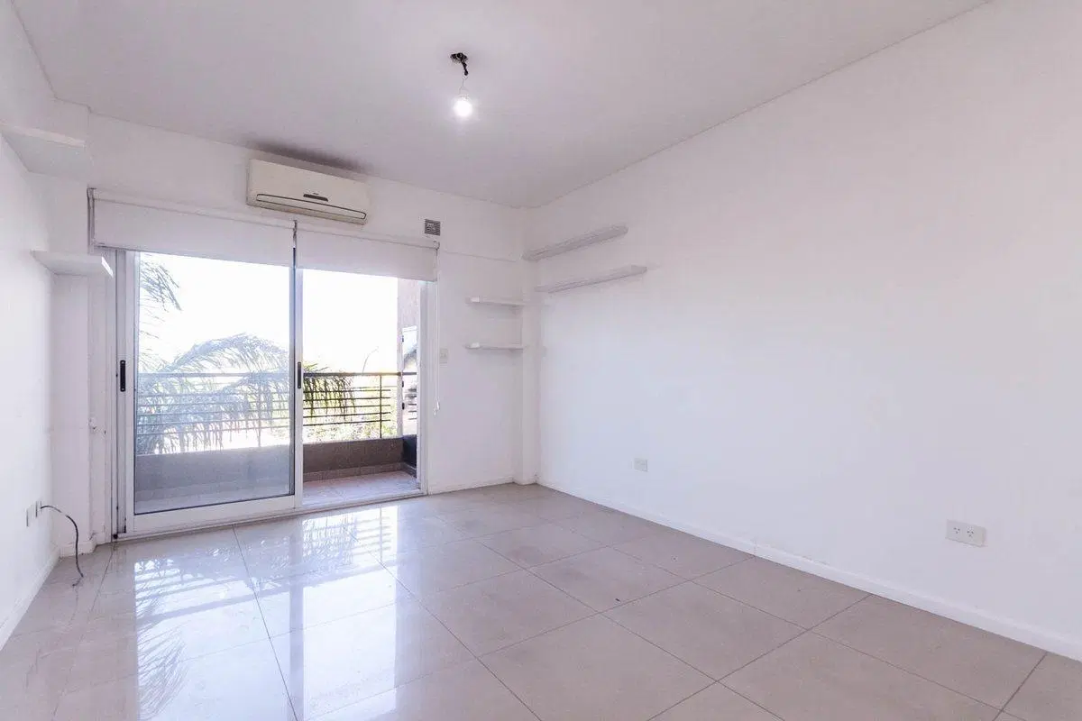 Depto 2 amb en venta c/balcón al frente y parrilla 3