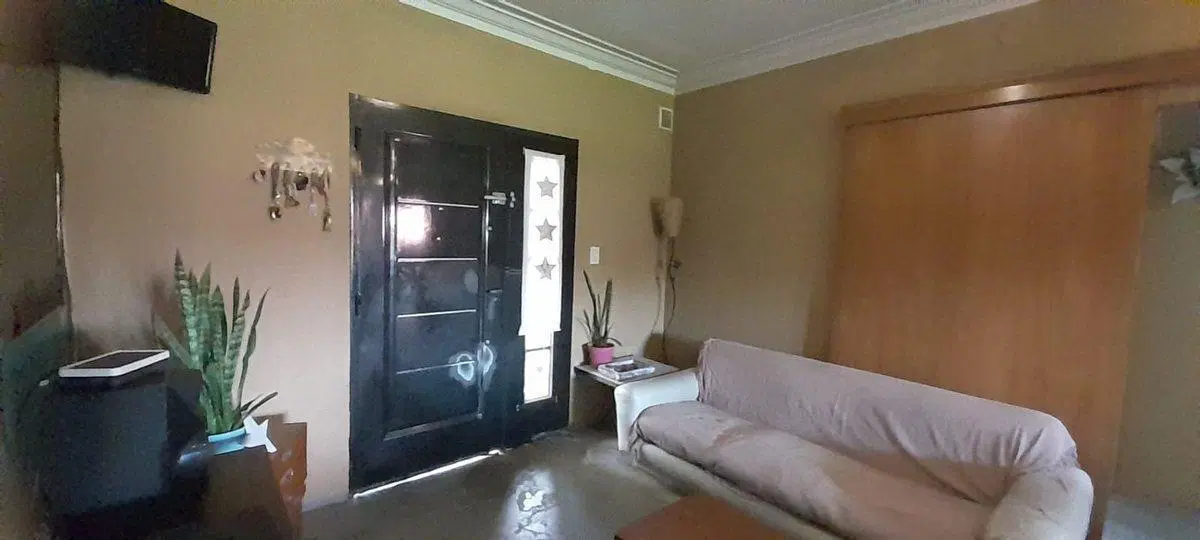CASA  EN A. KORN C/GARAGE Y FDO LIBRE .FINANCIA 4