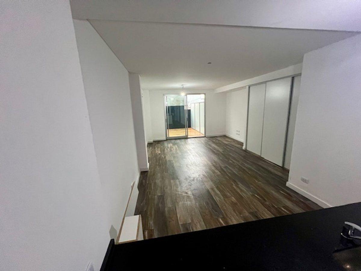 Foto de VENTA DE MONO AMBIENTE 1er PISO CON PATIO, imagen 2