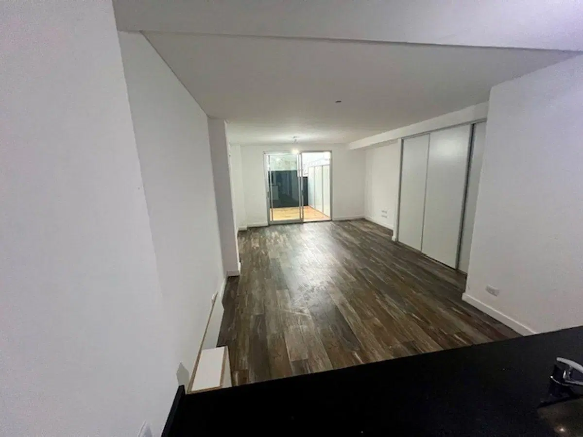VENTA DE MONO AMBIENTE 1er PISO CON PATIO 2