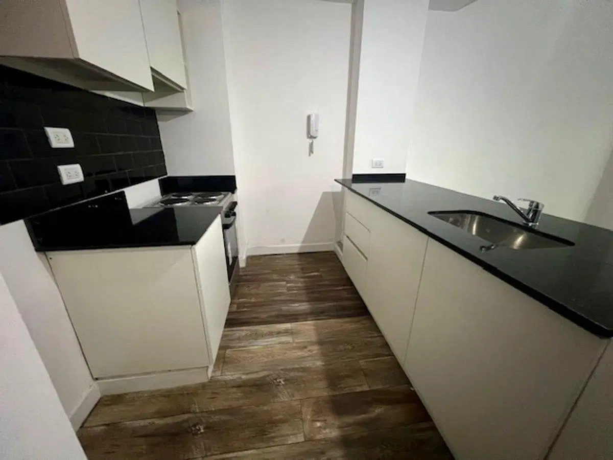VENTA DE MONO AMBIENTE 1er PISO CON PATIO 4
