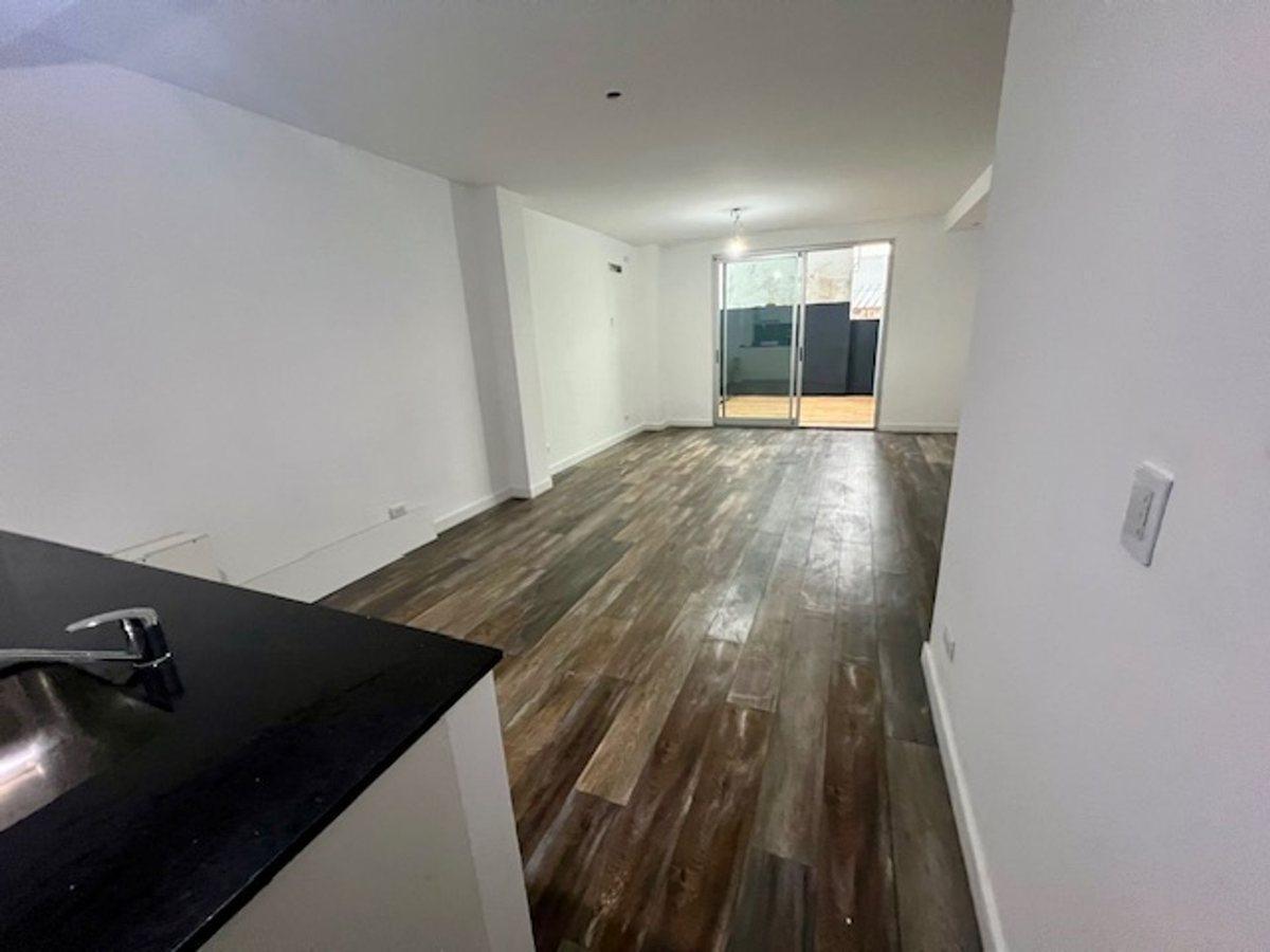 Foto de VENTA DE MONO AMBIENTE 1er PISO CON PATIO, imagen 3