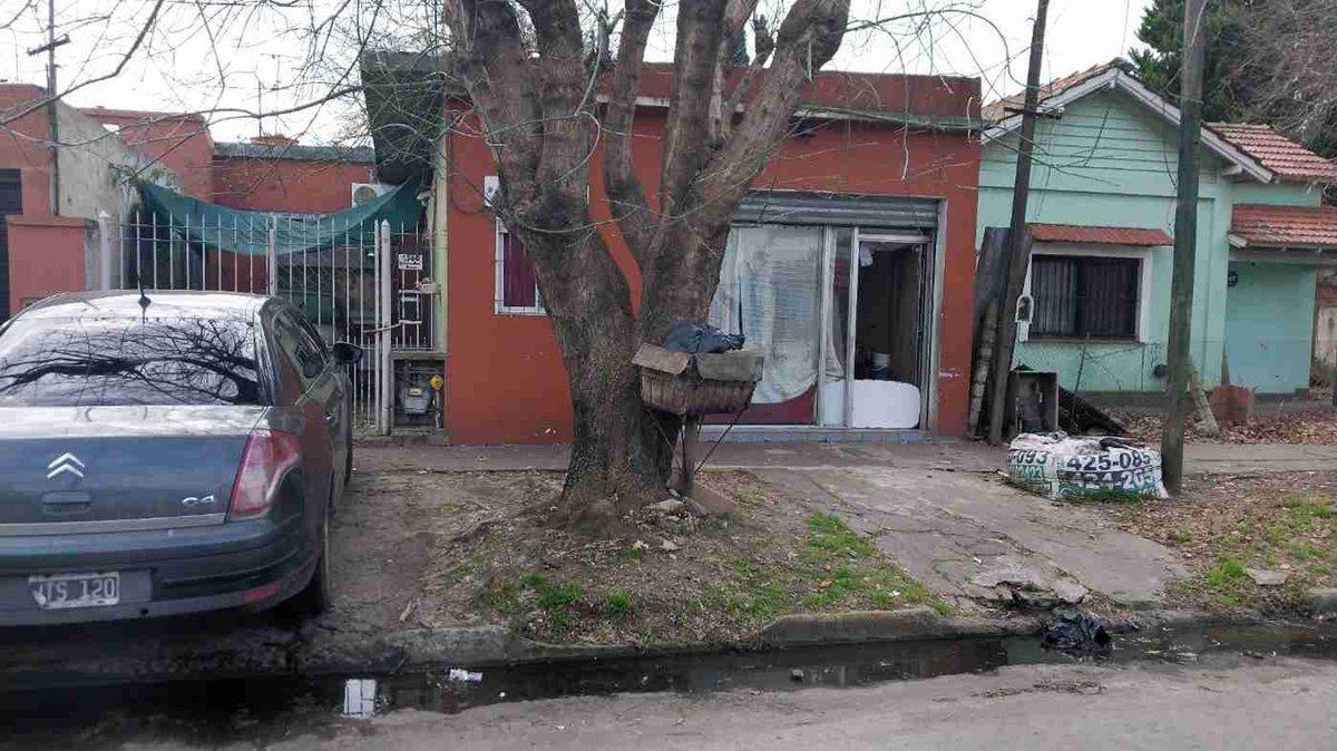 VENTA DE CASA CON LOCAL EN TEMPERLEY A RECICLAR