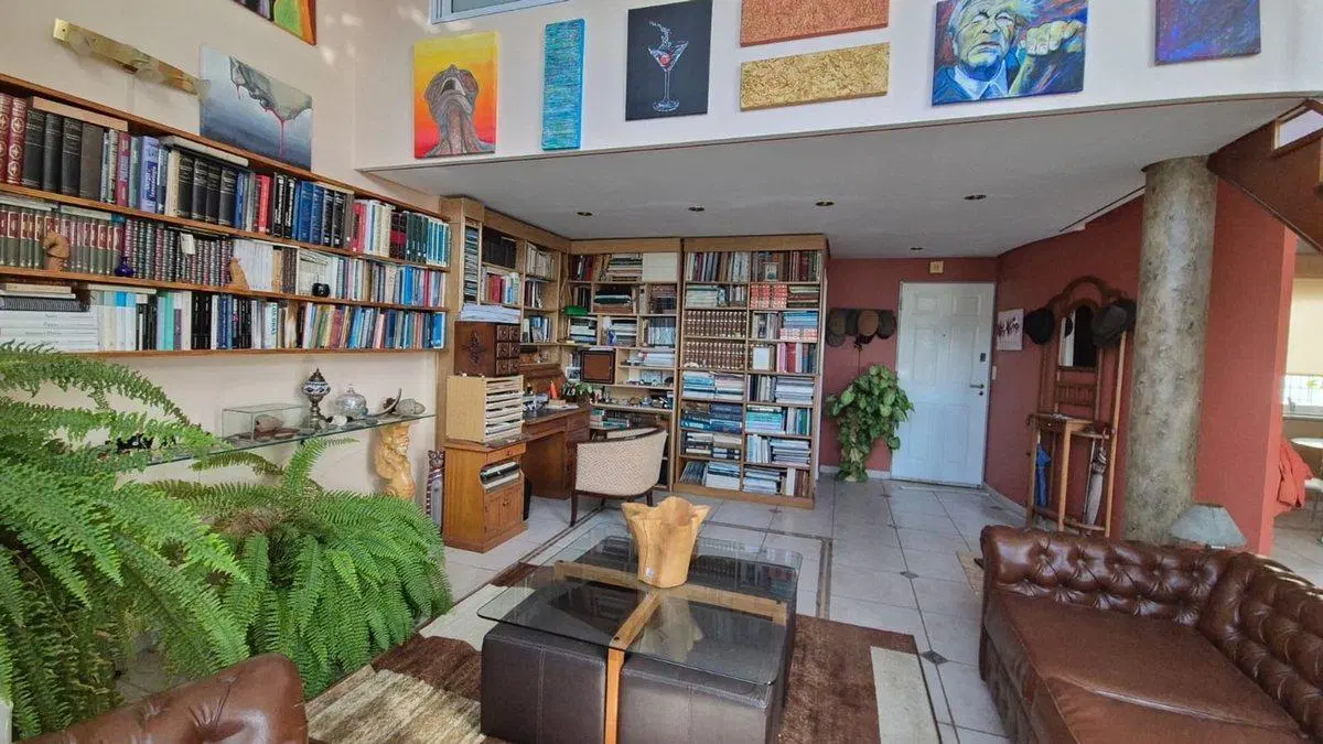 VENTA DEPARTAMENTO TRIPLEX C/ QUINCHO Y COCHERA 5