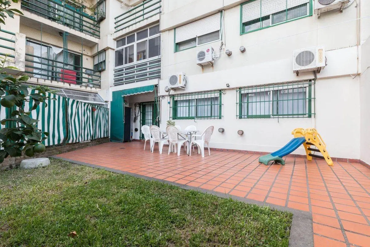 Dpto 3 amb, patio propio, planta baja - Avellaneda 3
