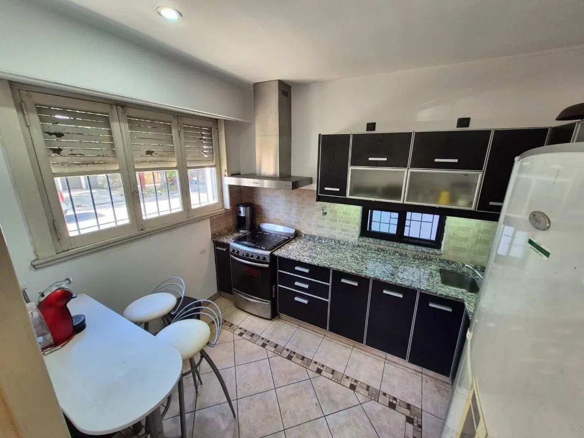 VENTA CASA 4 AMB-COCHERA-TERRAZA-PATIO-LANUS OESTE 3