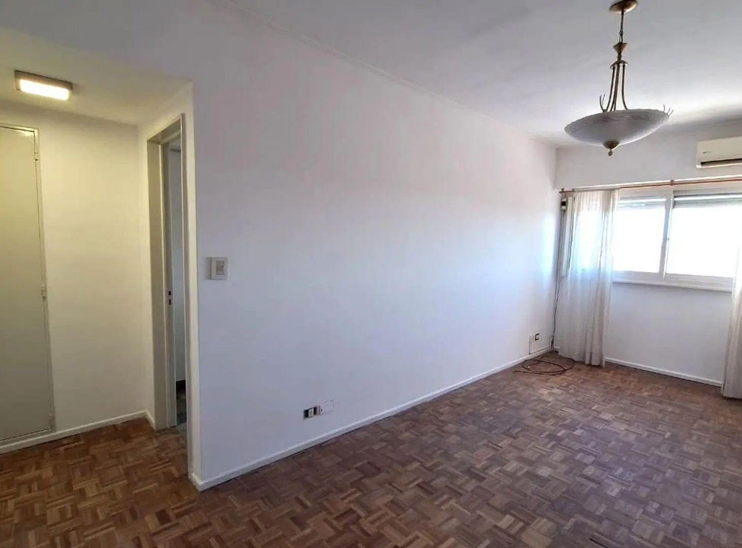 VENTA DPTO 2 AMB sobre AV H. YRIGOYEN APTO CREDITO 4