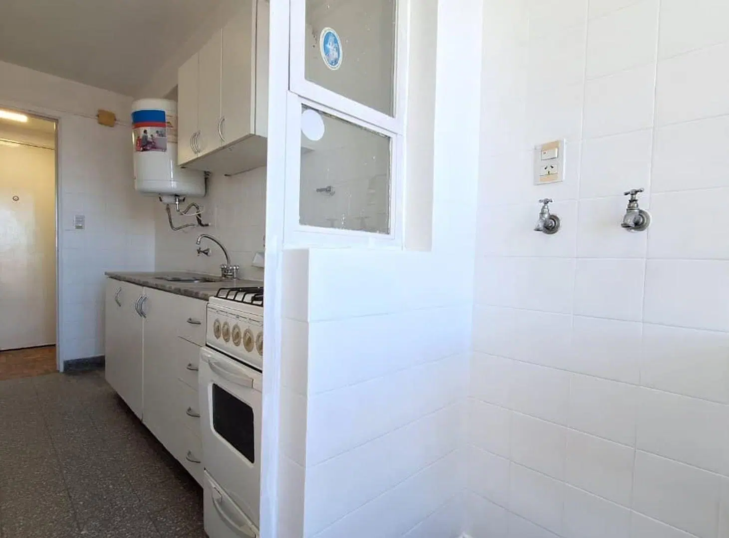 VENTA DPTO 2 AMB sobre AV H. YRIGOYEN APTO CREDITO 3