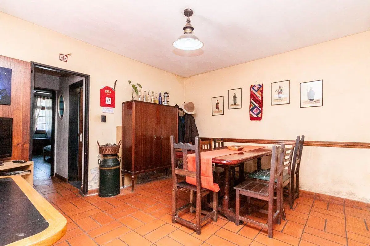CASA DE 5 AMB CON GRAN JARDÍN "LOTE 8,66 X 41 MTS" 2