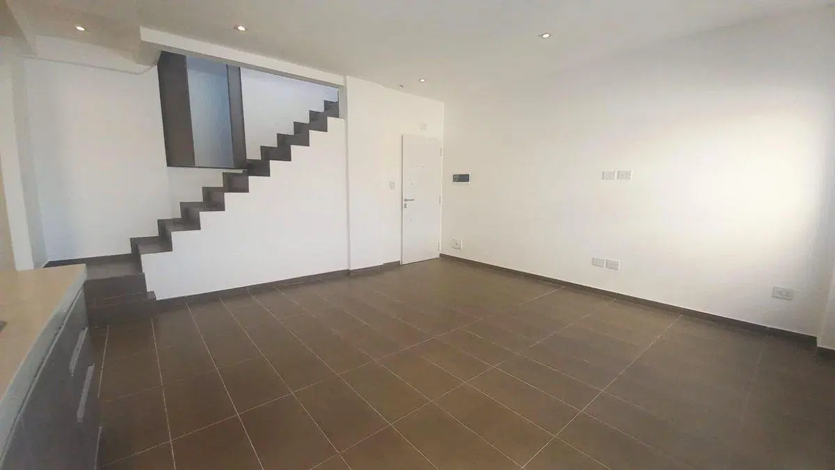 DEPARTAMENTEO 2 AMB. CONTRA FRENTE C/TERRAZA 8