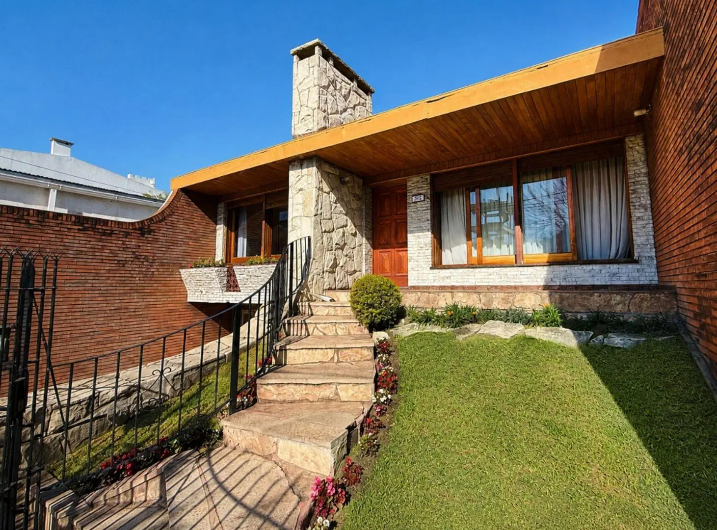 CHALET 5 AMB C/GRAN JARDÍN, GARAJE, LAVADERO Y MÁS 2