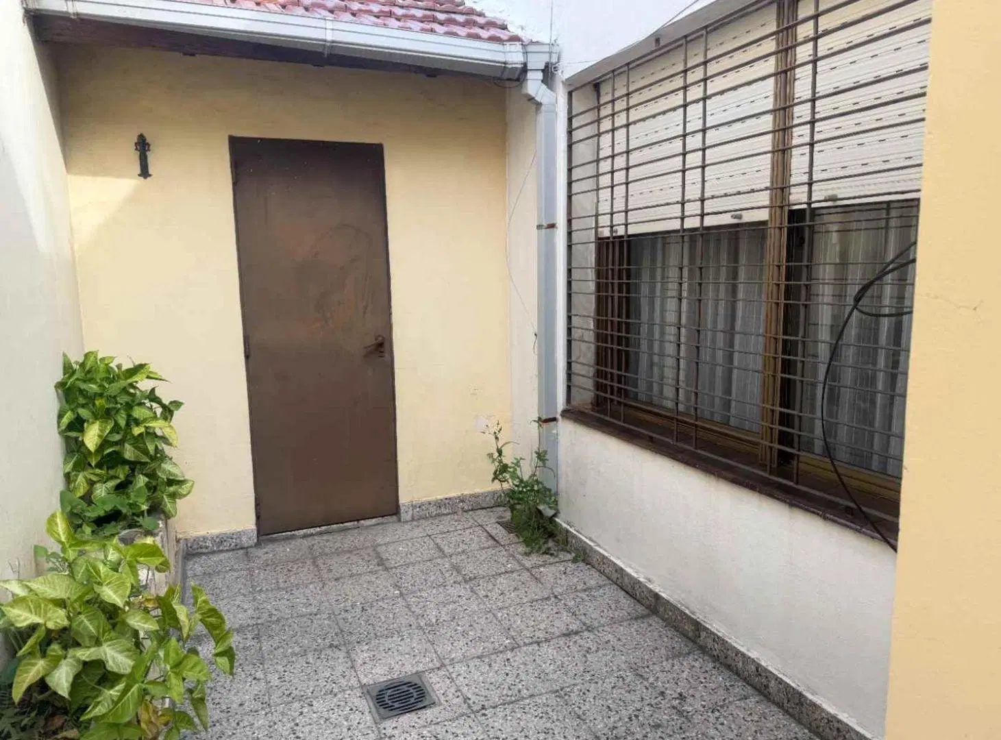 VENTA CASA 4 AMBIENTES CON COCHERA Y PATIO LANUS 8