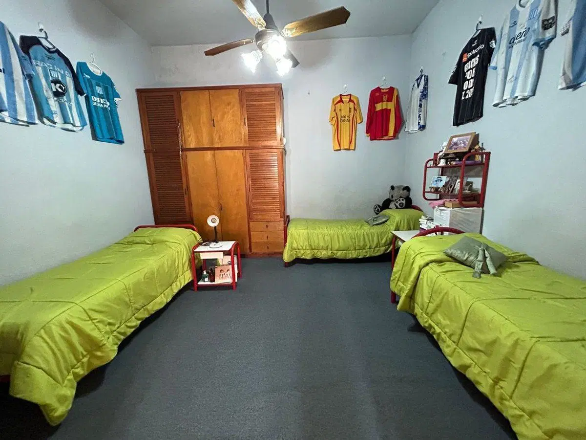 PH  TIPO CASA 3 AMB AL FRENTE CON COCHERA LANUS O 4