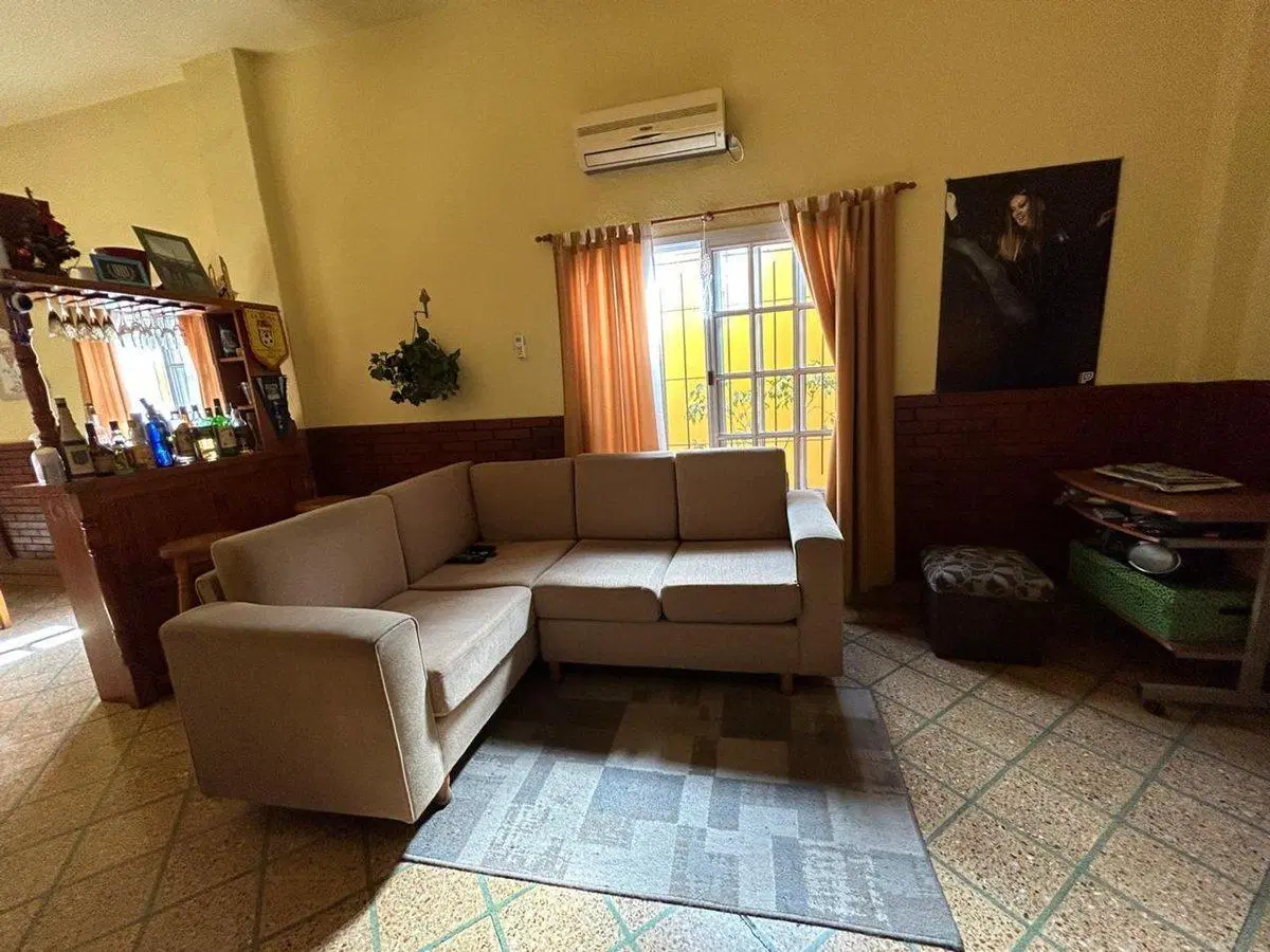 PH  TIPO CASA 3 AMB AL FRENTE CON COCHERA LANUS O 5