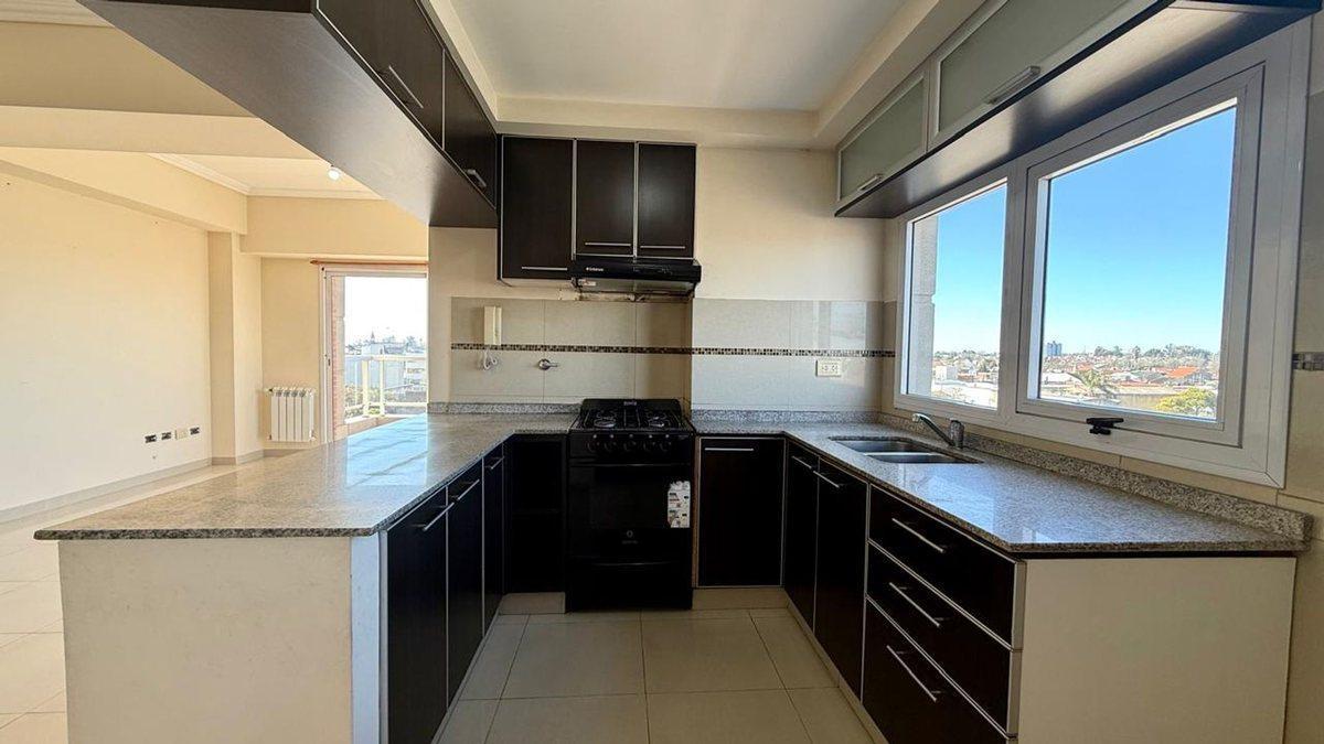 Foto de HERMOSO DPTO 3 AMBIENTE C/COCHERA AV. MITRE WILDE, imagen 3