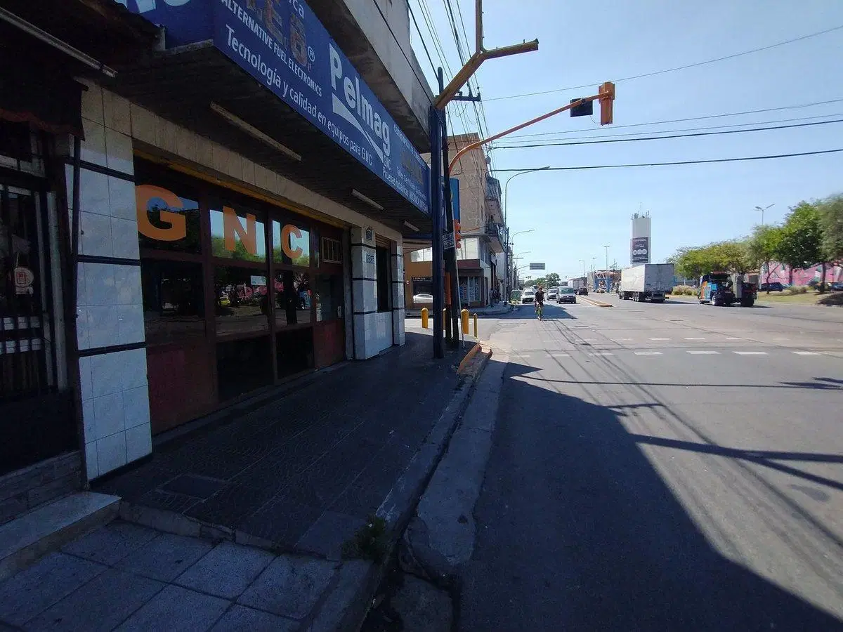VENTA LOCAL COMERCIAL EN PH  / UBIC. AVELLANEDA 3