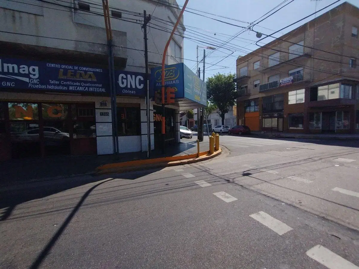 VENTA LOCAL COMERCIAL EN PH  / UBIC. AVELLANEDA 4