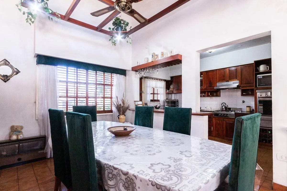 HERMOSA CASA 5 AMBIENTES lote 13,50 x 56 mts 4