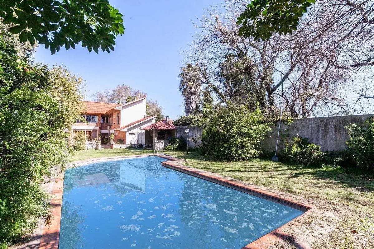 HERMOSA CASA 5 AMBIENTES lote 13,50 x 56 mts 3