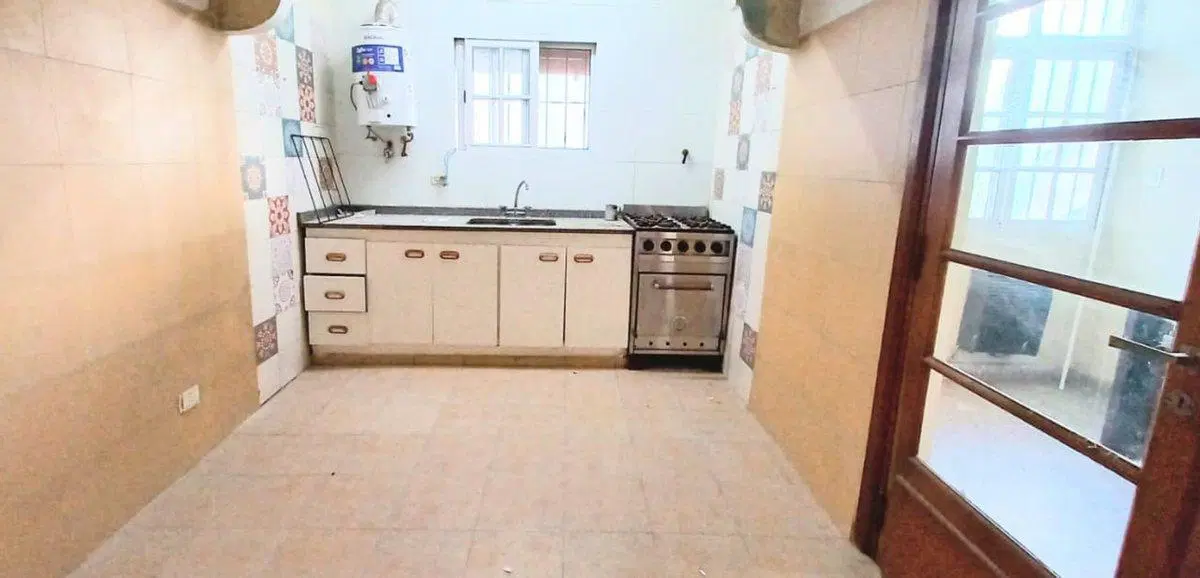 Inmueble comercial sobre Av. Yrigoyen Lanús Oeste 2